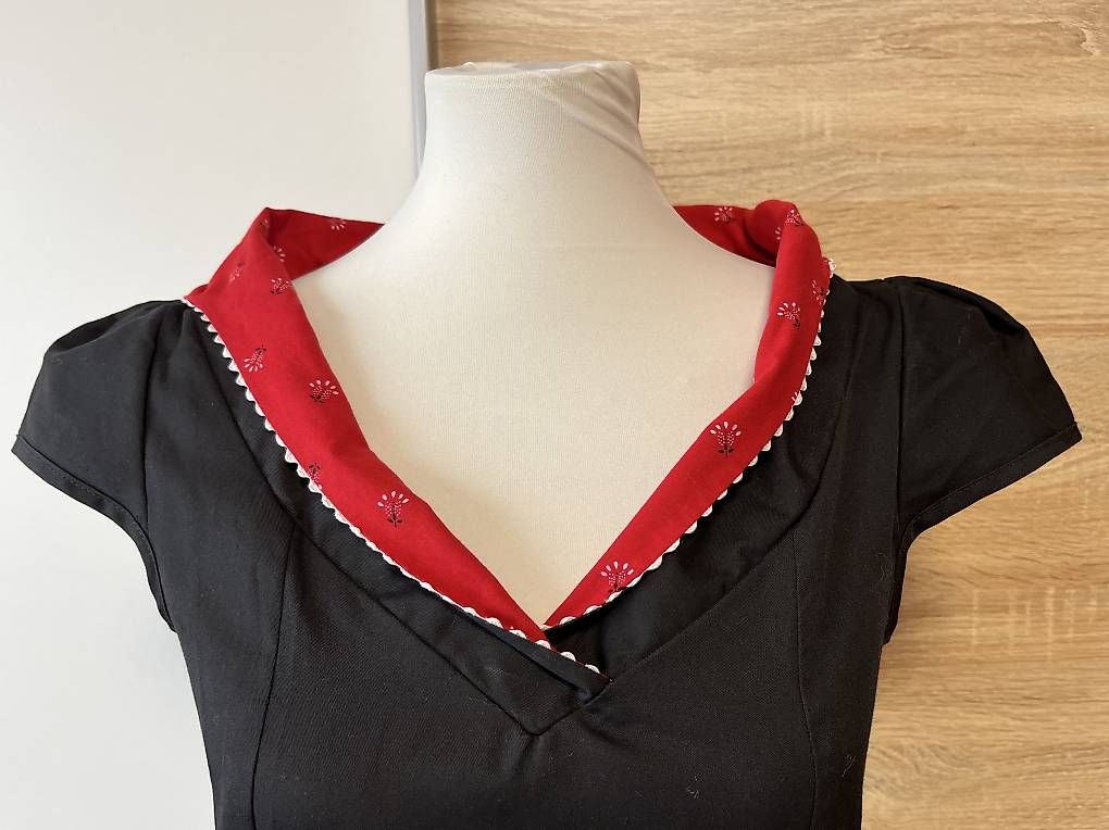 Vestiti: Kaputzendirndl – Usato da Widnau venduto da Alexona 1