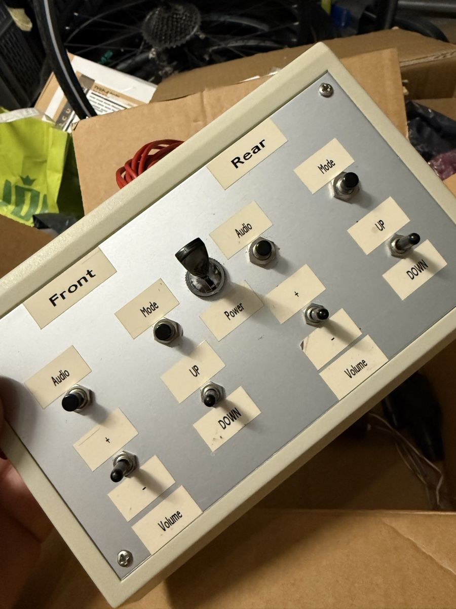 Composants électroniques: Bedienpanel Audio Steuerung mit Kabelbaum gebraucht – D'occasion à Oensingen par aziri123 5