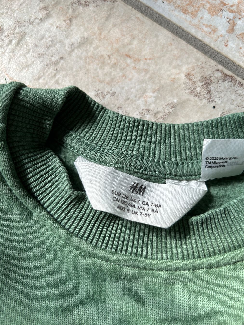 H&M Pulls et sweat-shirts: Pullover, 2 Stück, Grösse 122/128 – D'occasion à Reichenburg par nanuk015 1