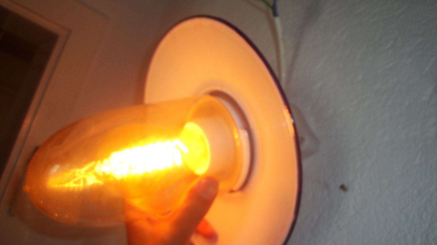 Lampade: Kellerlampe mit Emaillierter Lampenschirm – Usato da Zürich venduto da Paykan 2