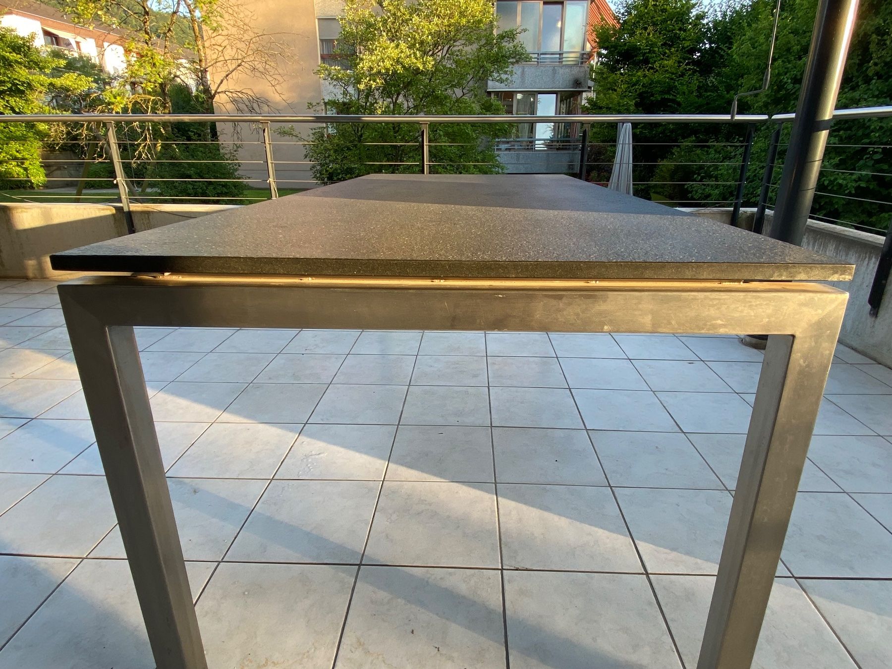 Pfister Tavoli: Granit Gartentisch – Usato da Belp venduto da Nicoppi 2