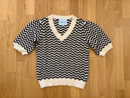 Kurzarm Strick-Top schwarz/weiss-gestreift von MINUS in XS