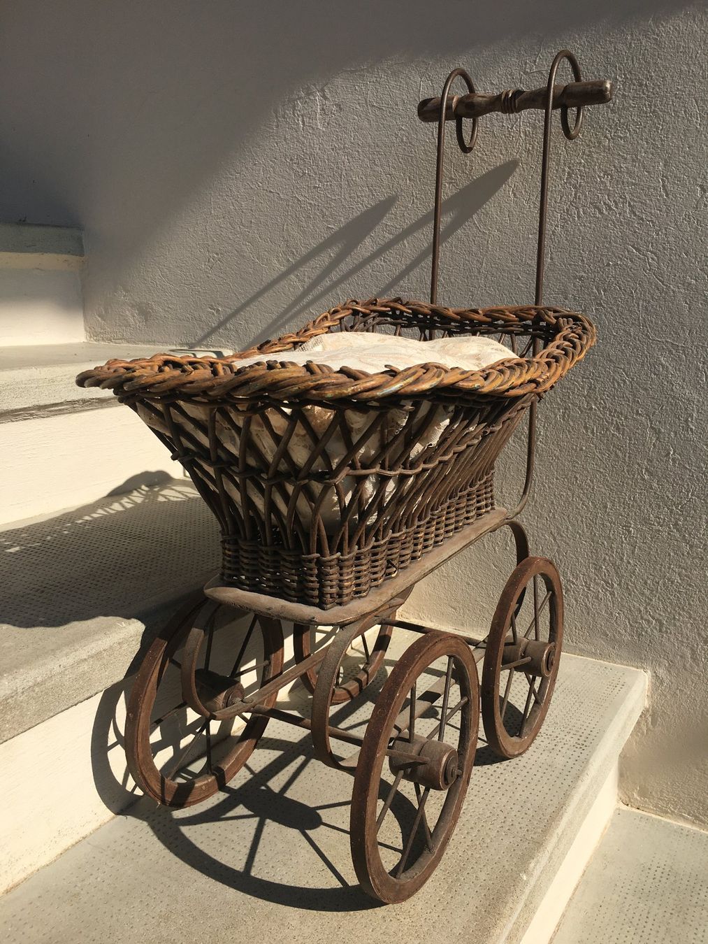 Carrozzine per bambole: Antiker Puppenwagen – Usato da Basel venduto da Lancer4 5