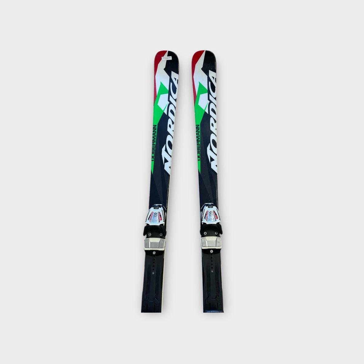 Nordica Sci: Nordica Dobermann Junioren Ski 149cm – Usato da Murten venduto da Ski-Outlet 1