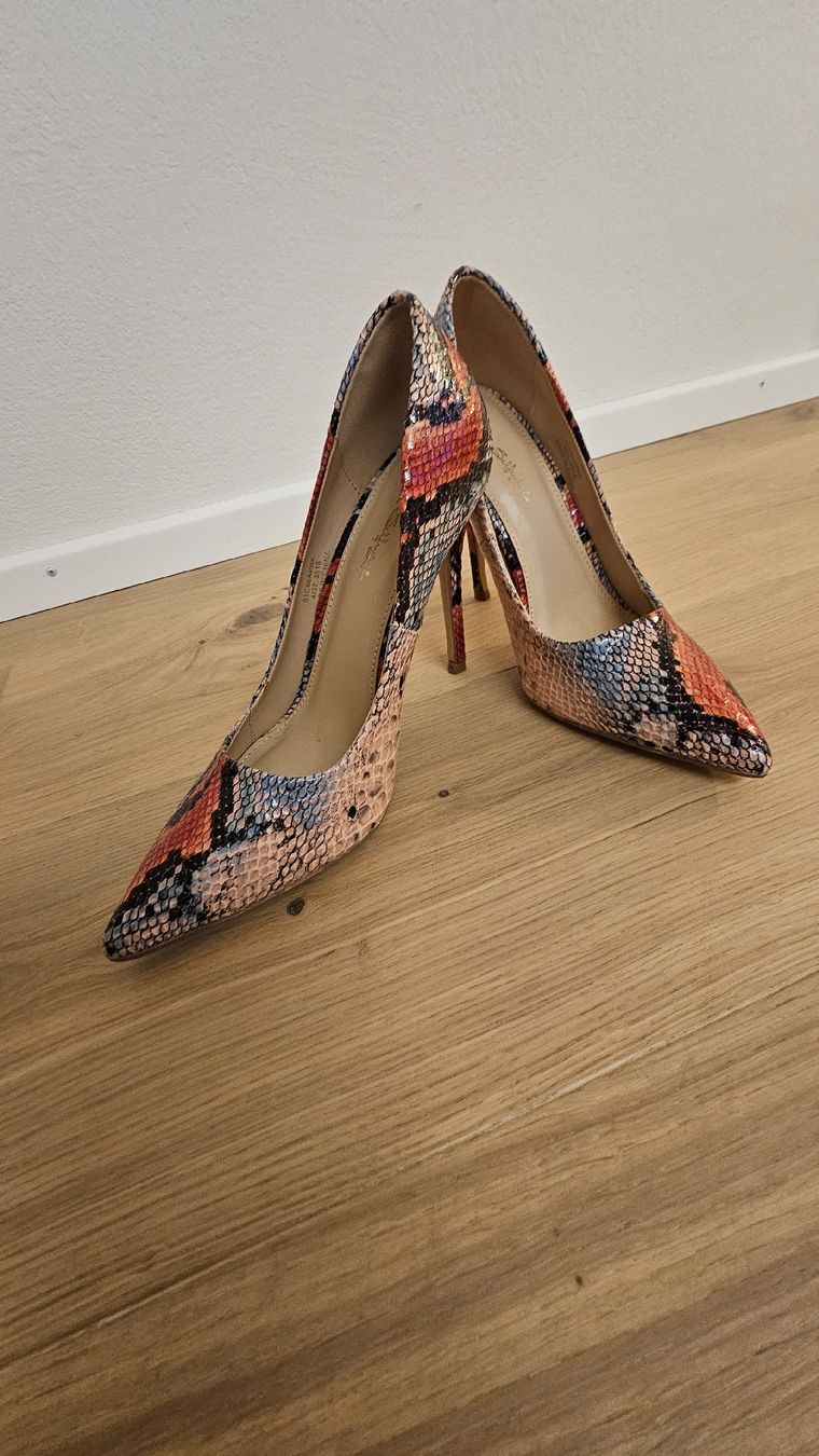 Damenschuhe: Neuwertige Miss Selfridge Pumps – Neu (gemäss Beschreibung) aus Hünenberg von kri_ywr8