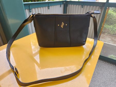 Stylish Black Leather Crossbody Bag - Great for Summer Outin