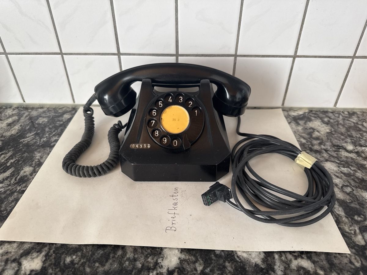 Swisscom Telefoni: Altes Wählscheibentelefon schwarz mit Kabel und Hörer – Usato da Mellingen venduto da Wupper