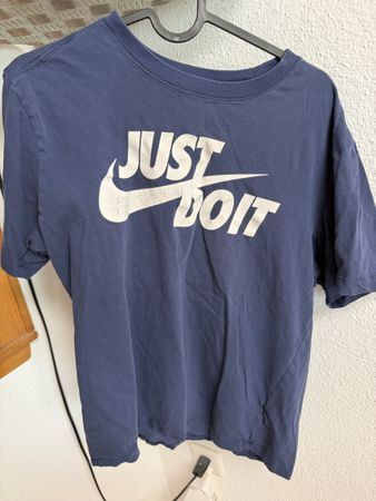 Nike T-Shirt Dunkelblau mit weissem Print Grösse M 