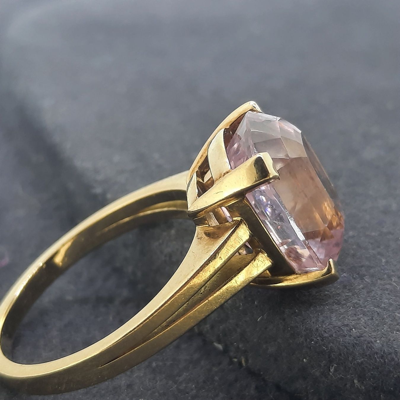 Anelli: Edler Goldring mit wunderschönem Kunzit Edelstein – Usato da Unterägeri venduto da Altgoldschmuck 4