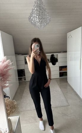 Schwarzer Jumpsuit Grösse S V-Ausschnitt guter Zustand