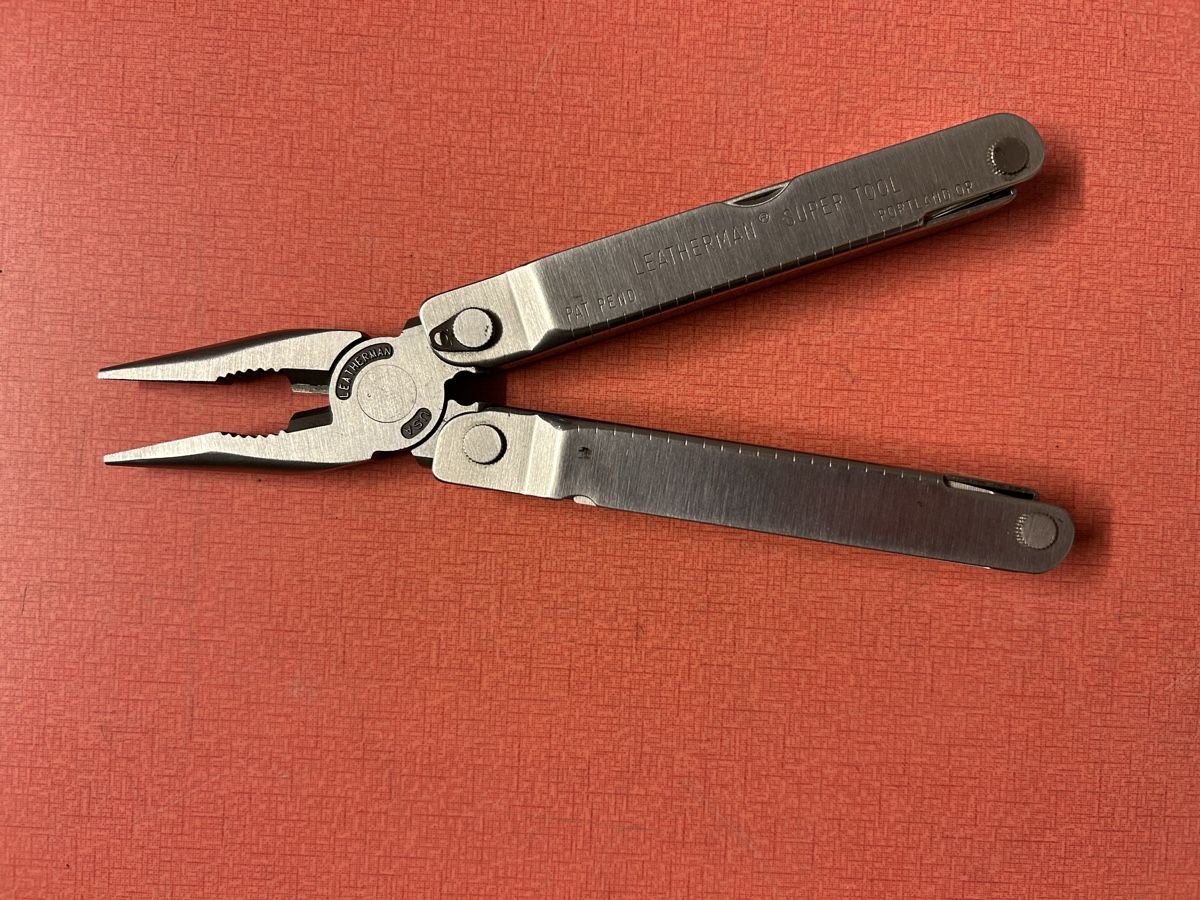 Leatherman Tutti gli attrezzi: Leatherman Super Tool Multi-tool gebraucht mit Etui – Usato da Lanzenhäusern venduto da vic63