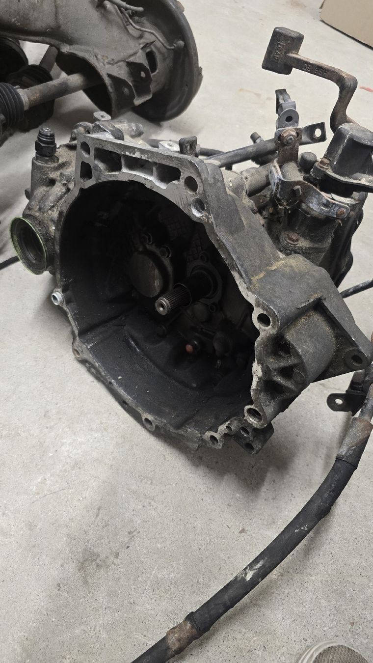 Volkswagen Tutti pezzi di ricambio auto: Schaltgetriebe VW Golf 4 GTI – Difettoso da Goldau venduto da KB358
