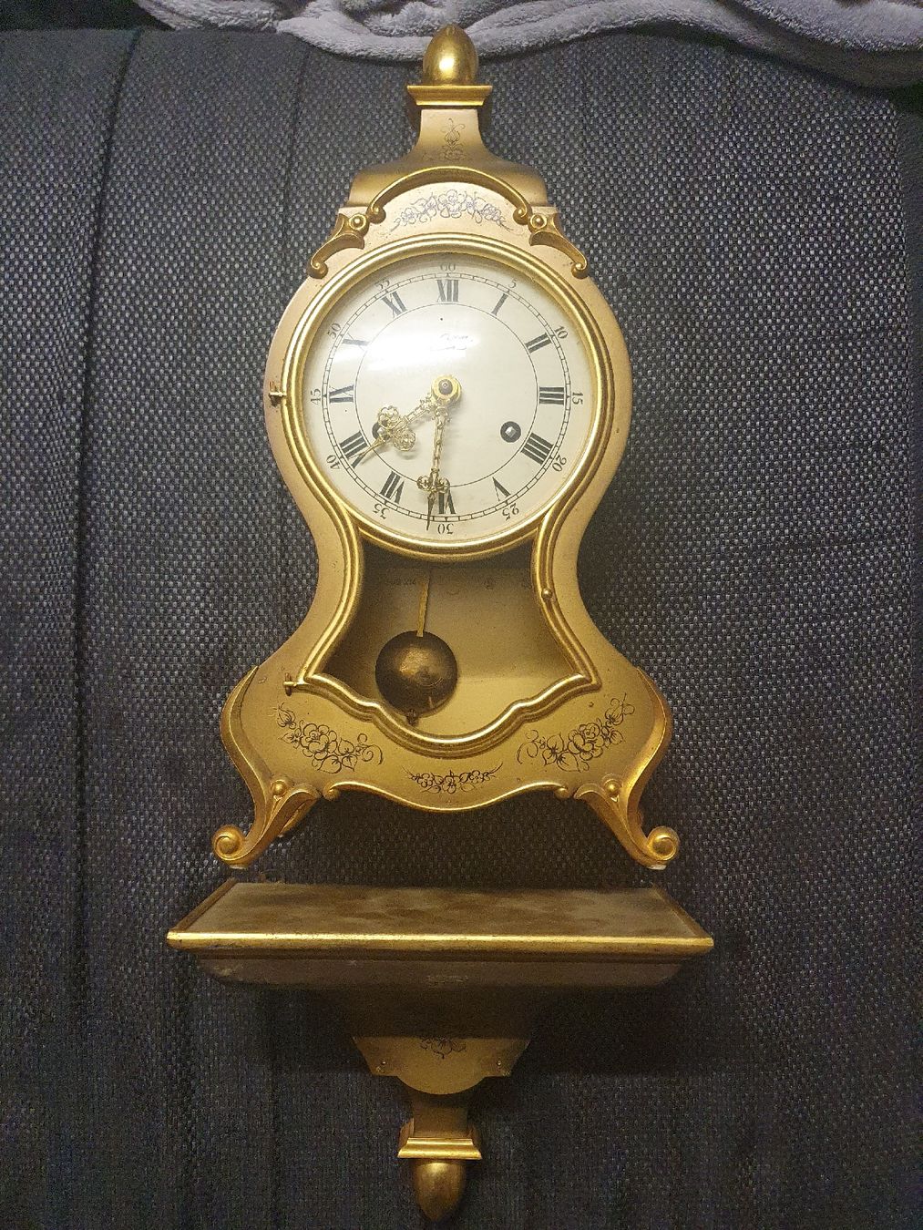 Stand- & Wanduhren: Du Chateau Wanduhr in Gold – Gebraucht aus Herznach von VwGolfer