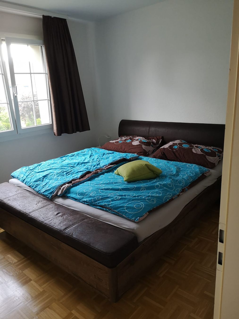 Betten: Bett mit Nachtkästchen – Gebraucht aus Wolfhausen von ale_zqs7