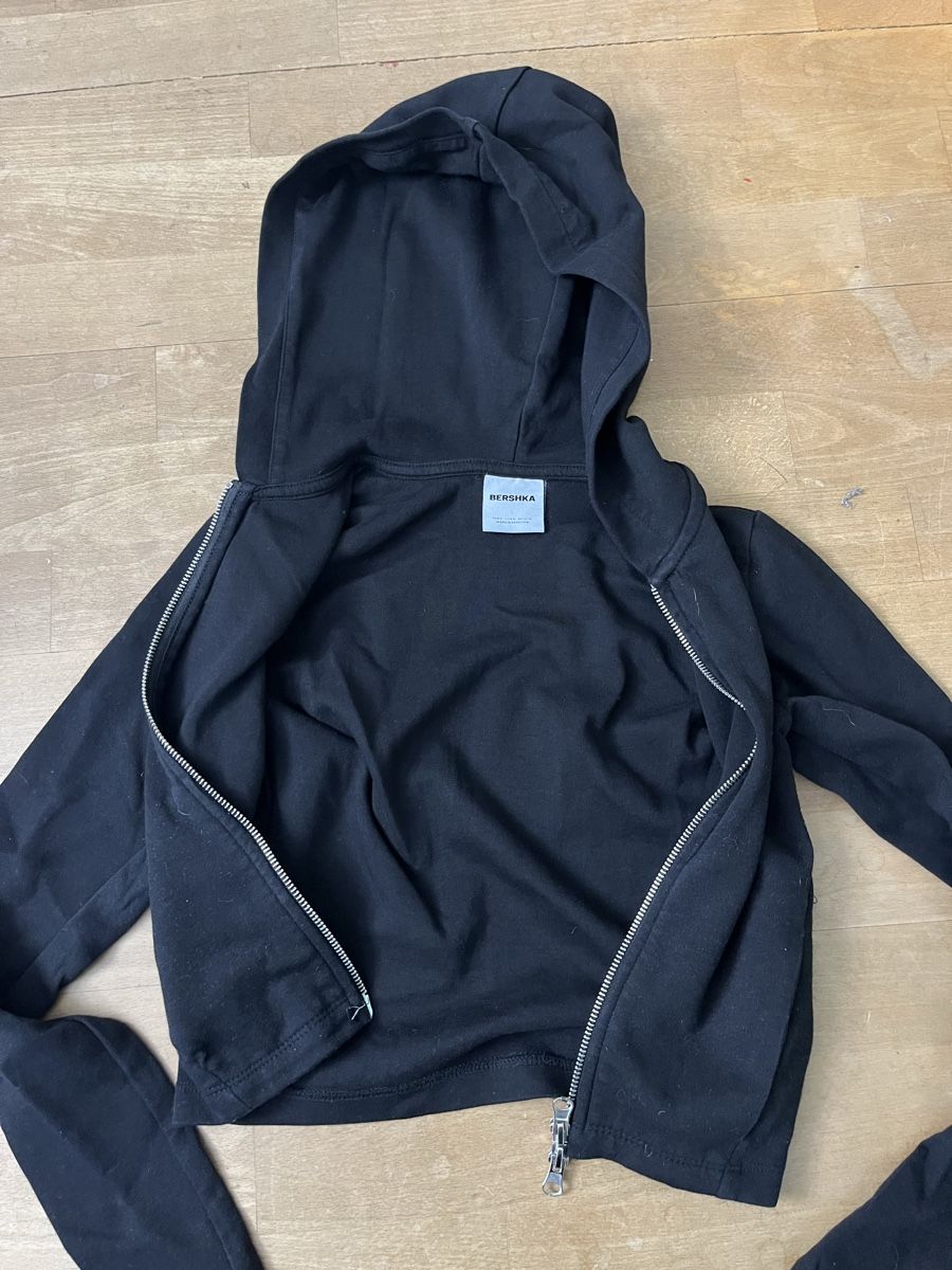 Bershka Giacche: Jacke mit Kapuze – Usato da Stäfa venduto da jo1735 1