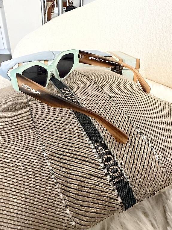 Occhiali & Lenti: Off-White Sonnenbrille – Nuovo e nell'imballaggio originale da Basel venduto da Kikiross 3