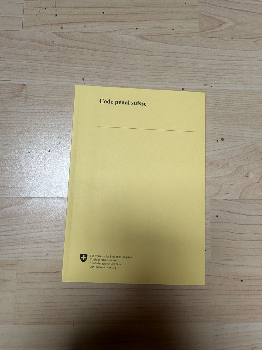 Libri: Code pénal suisse - Législation fédérale en français – Usato da La Heutte venduto da Overmor66