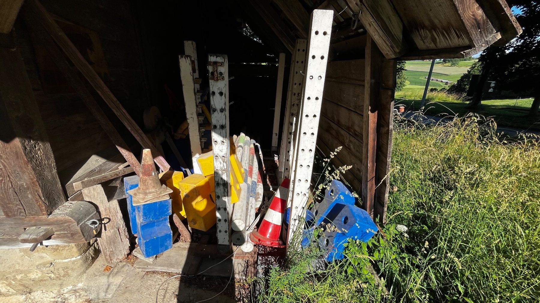 Articoli in legno: Pferde-Hinderniss-Material – Usato da Neuenegg venduto da Stonewell