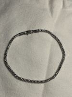 Silbriges Armband