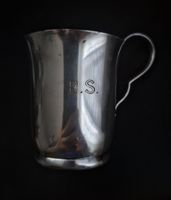 Antiker Becher mit Inschrift "R.S." und Punze "KREIS" 