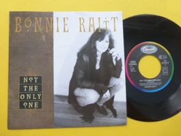 Bonnie Raitt – Not The Only One