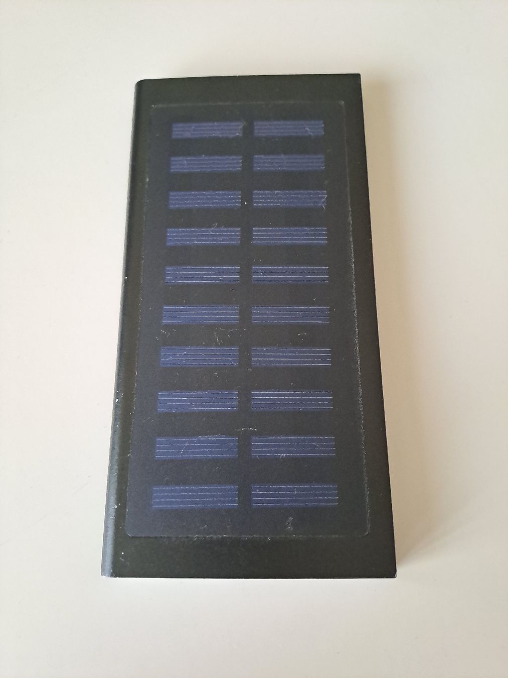 Accus: Powerbank mit Solarpanel – D'occasion à Basel par suberi_Sach