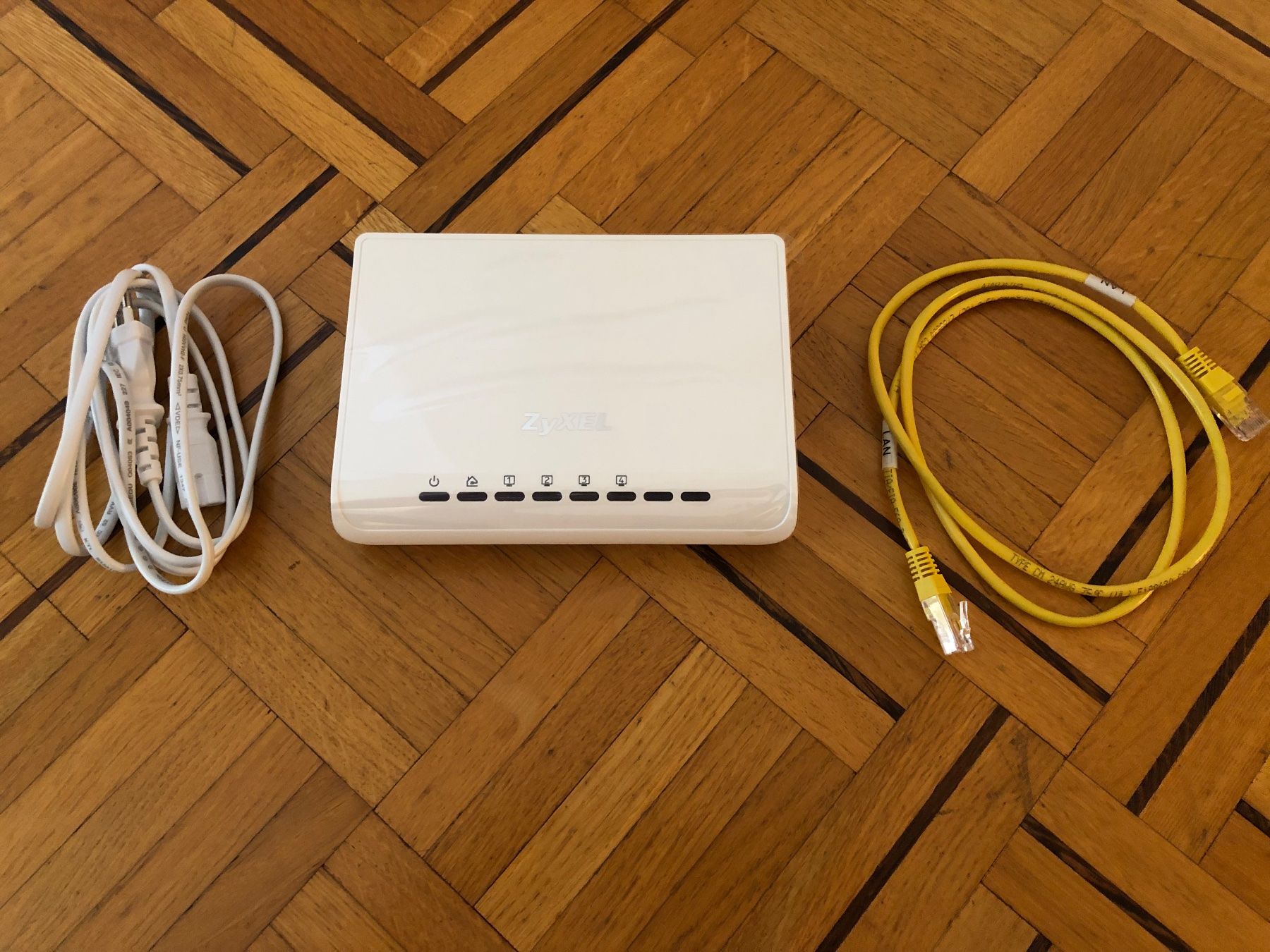 Zyxel Laufwerke & Adapter: ZyXEL Powerline Ethernet 4-port Switch (CPL) – Neu und originalverpackt aus Préverenges von groli_mur