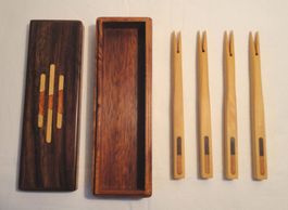 Cocktailstäbchen aus Holz in Holzschachtel 4Stk. Neu