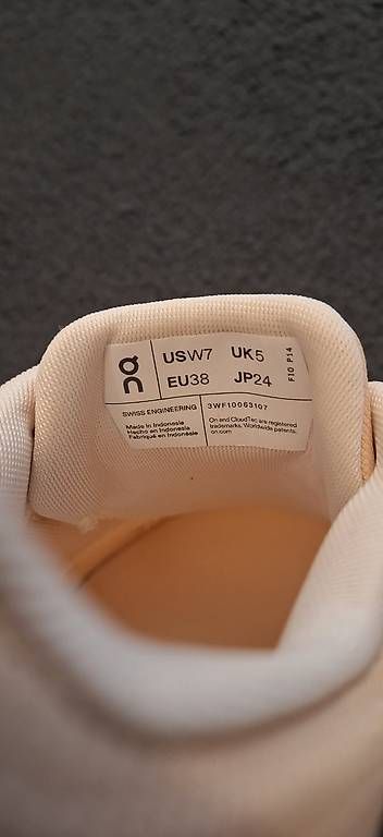 Scarpe da donna: Schuhe On Damen Cloud 6 – Nuovo e nell'imballaggio originale da Langnau i. E. venduto da 3550fdi 2