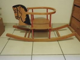 Schaukelpferd aus Holz