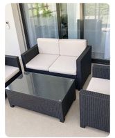 Gartenlounge mit Kissen