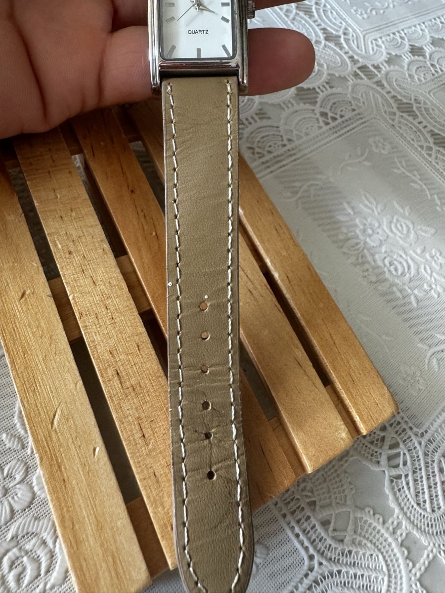 Uhren: Quartz Rectangular Wristwatch Silver  – Gebraucht aus Gerlafingen von naj_vj8s 4