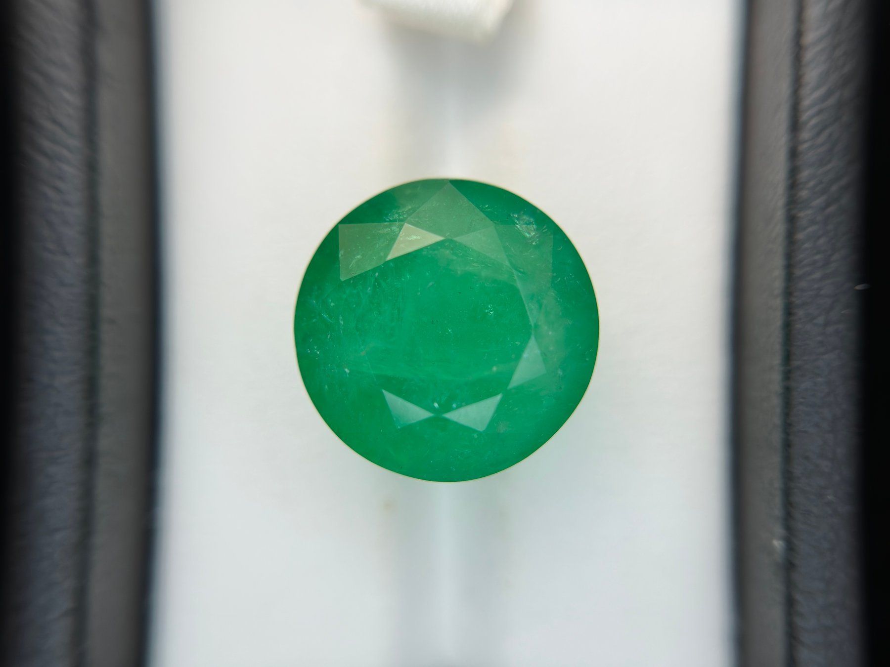 Pietre preziose: Natural Important Emerald Smaragd Gemstone 18.87ct Certified – Usato da Winterthur venduto da Tafr 1