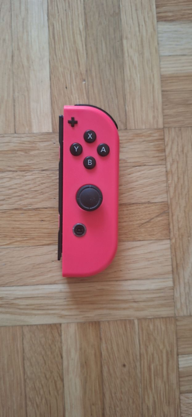 Nintendo Konsolen: 2 neuwertige Joy-Cons mit Aufladehalterung – Neu (gemäss Beschreibung) aus St. Gallen von samfuel 3