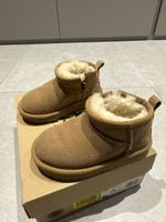 Bottines UGG Classic Ultra Mini marron taille 25