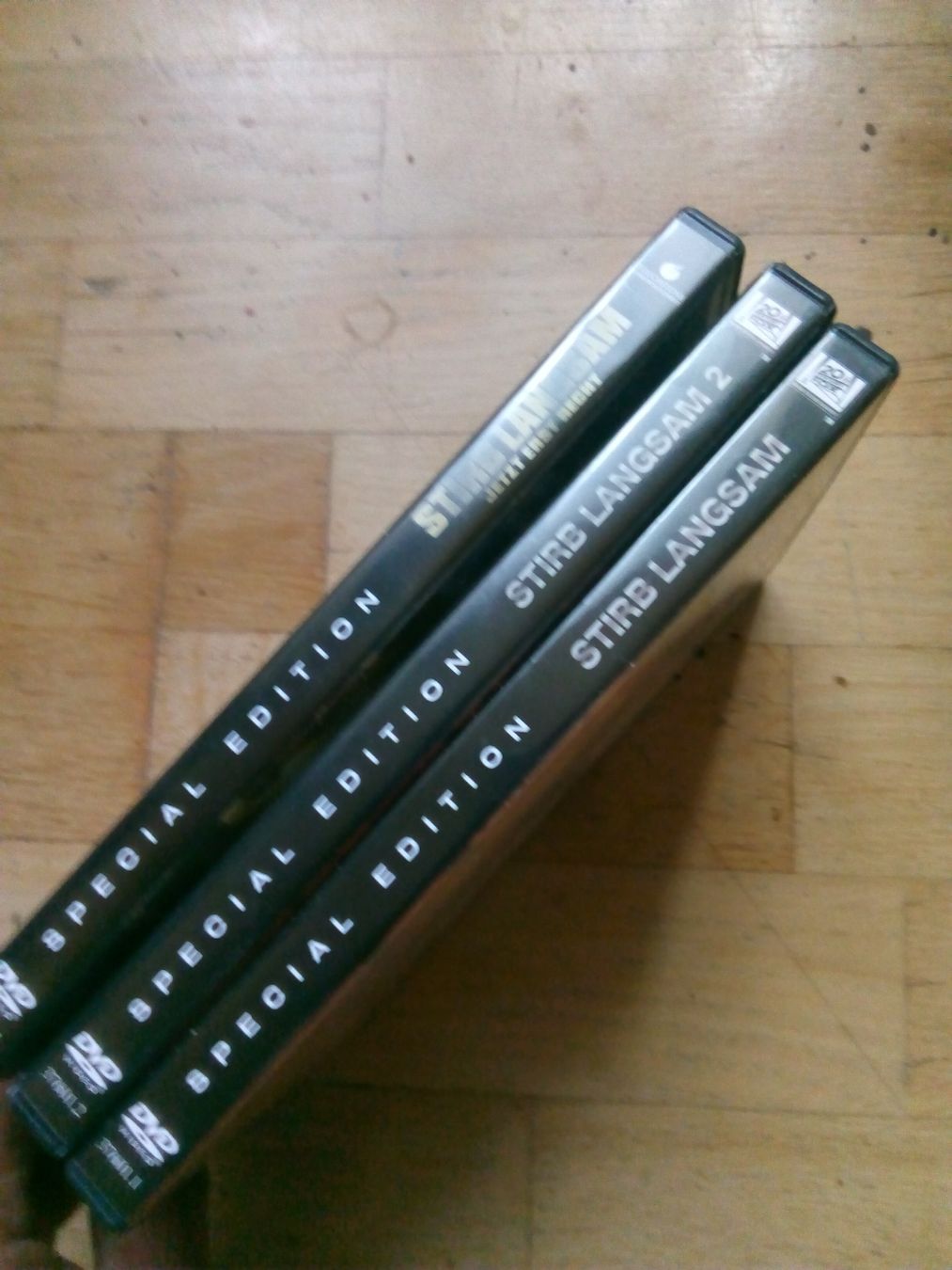 Tutti i DVDs: Stirb Langsam (Trilogie)  Special Edition  > De & Eng < – Usato da St. Gallen venduto da elk2024 5