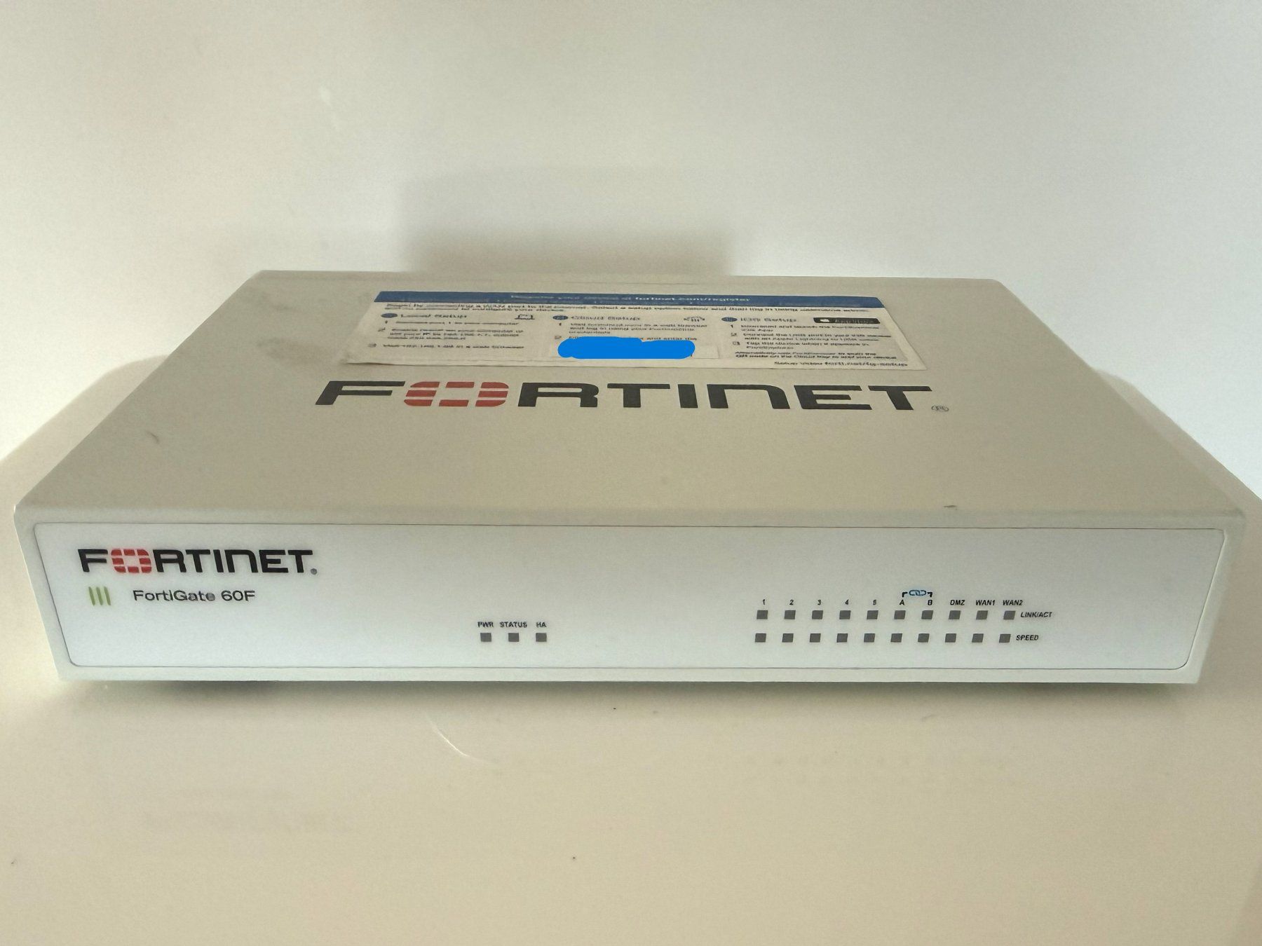 Fortinet Firewall: Fortinet FortiGate 60F Firewall mit Zubehoer – Usato da Wädenswil venduto da Bixio