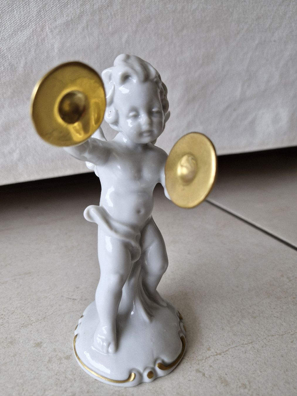 Statuette: Statuetta in porcellana con putto – Usato da Giubiasco venduto da bar_r9hz