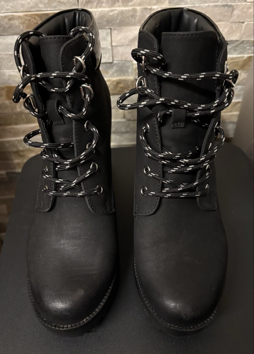Chaussures femmes: Bottines – D'occasion à Valeyres-sous-Montagny par Elianinha21 1