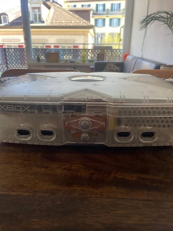 Microsoft Consoles: Xbox classic crystal mit 3 controller – D'occasion à Zürich par aur_7f9w 2