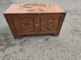 Asiatische Truhe, Holz, handgeschnitzt, Vintage Look!
