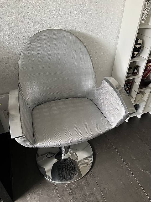 Poltrone: 2 Fauteuils de coiffeur – Usato da La tour de peilz venduto da Tecnop