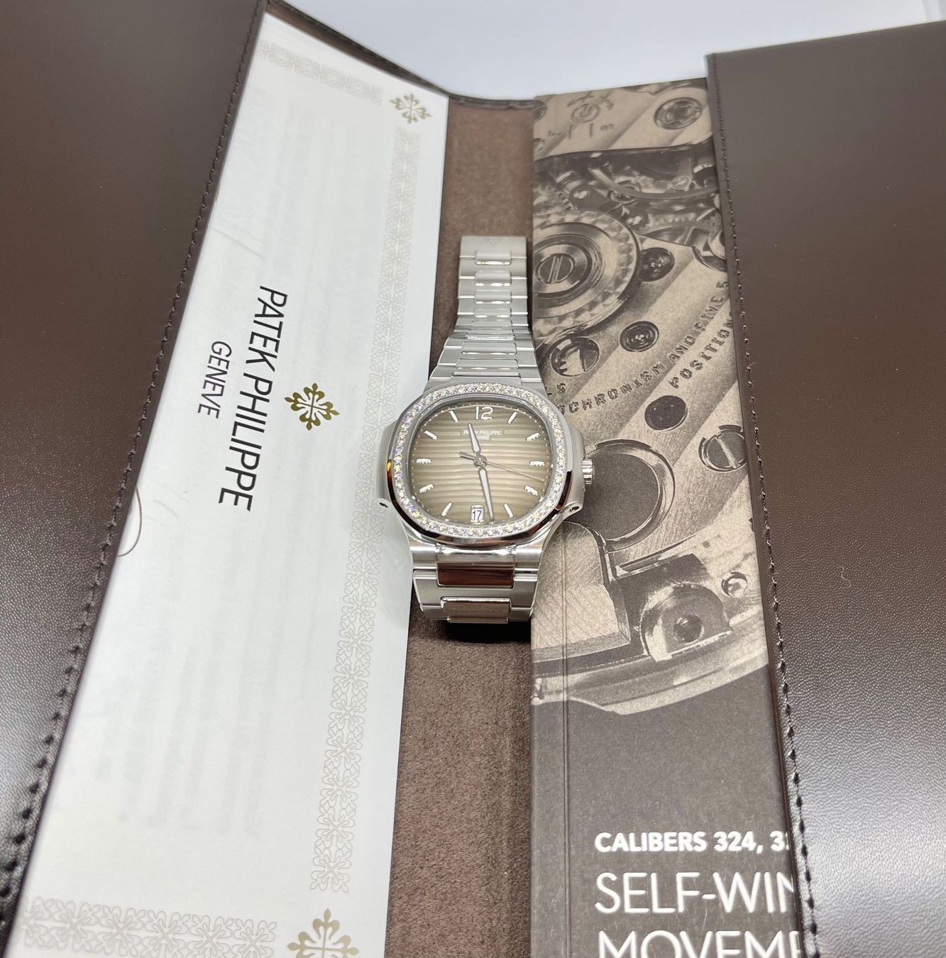Patek Philippe Orologi: Patek Philippe Nautilus 7118 diamonds new full set – Nuovo e nell'imballaggio originale da Lugano venduto da Superstudiolugano 2