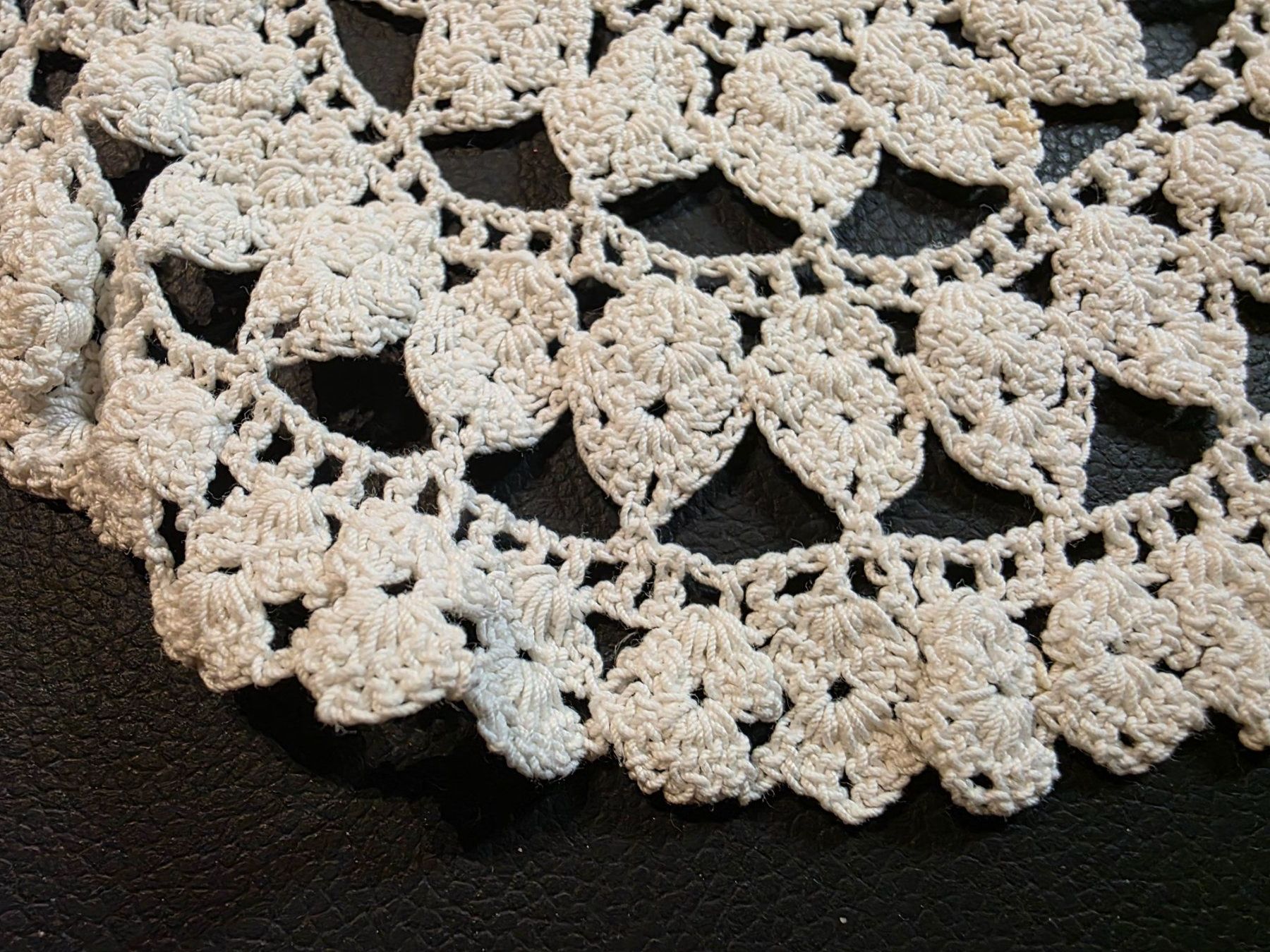 Sonstige Tischwäsche: 2 Deckeli Untersetzer gestrickt oder gehäkelt Spitze Decken – Gebraucht aus Walterswil BE von Lonitti 4