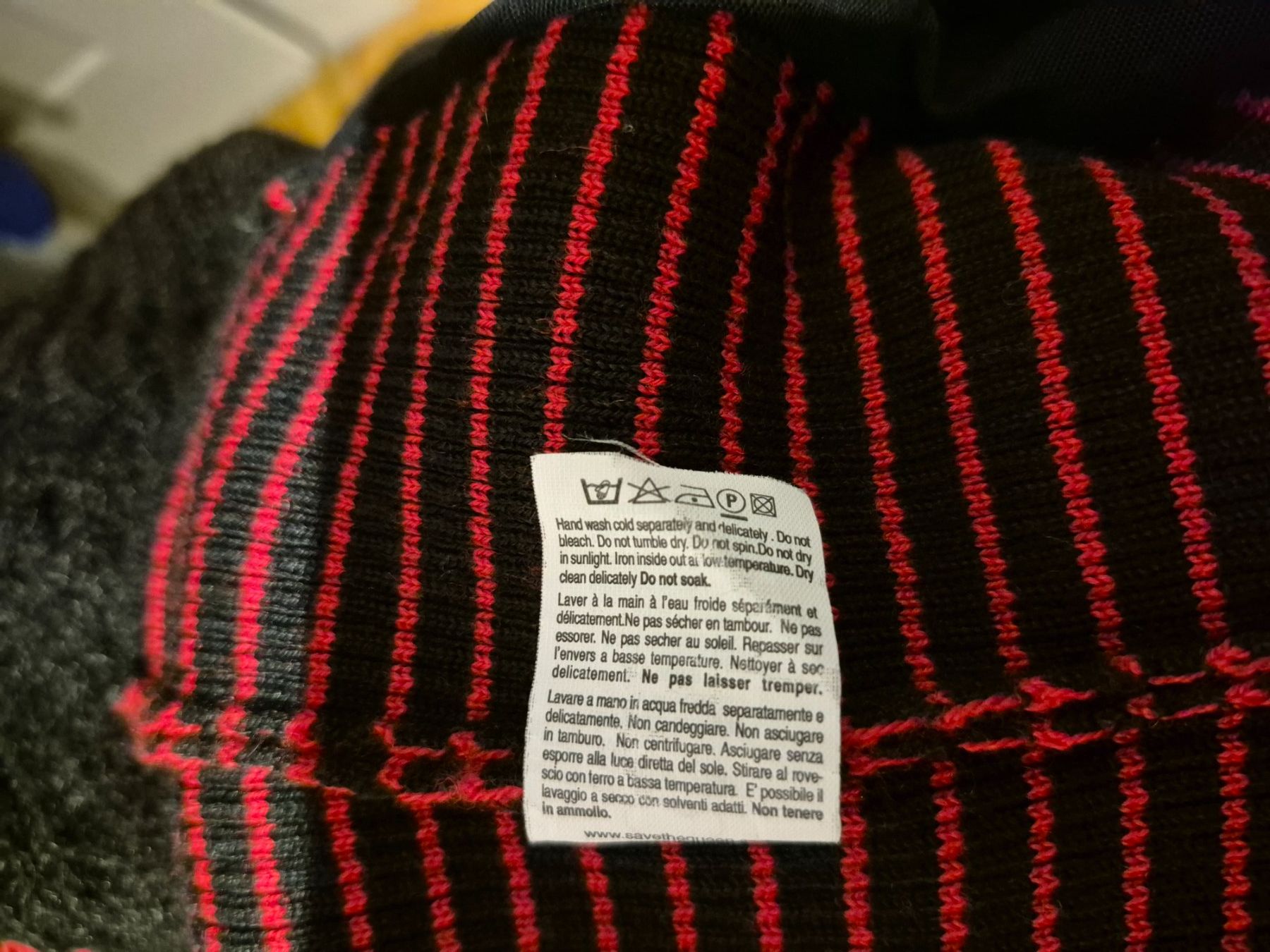 Maglioni & Felpe: Save the Queen! Schwarzer Strickpullover, Herbst Look Gr. S – Usato da Zürich venduto da Roberto040 5