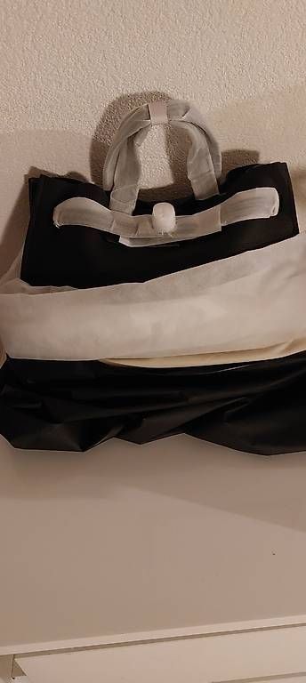 Borse da donna: Sac neuf en cuir noir – Usato da Yverdon-les-Bains venduto da Bastiane42 1