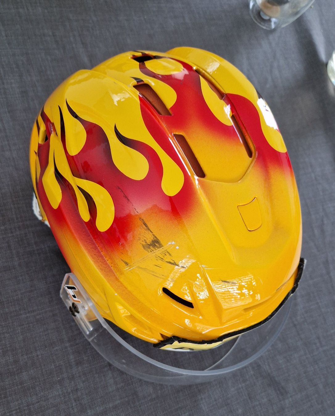 Ccm Sonstiges: ORIGINAL Topscorer Helm / Game worn (EVZ) – Gebraucht aus Zeihen von  1