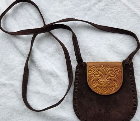 Kleine Umhängetasche aus Leder braun mit Prägung, Hand Made