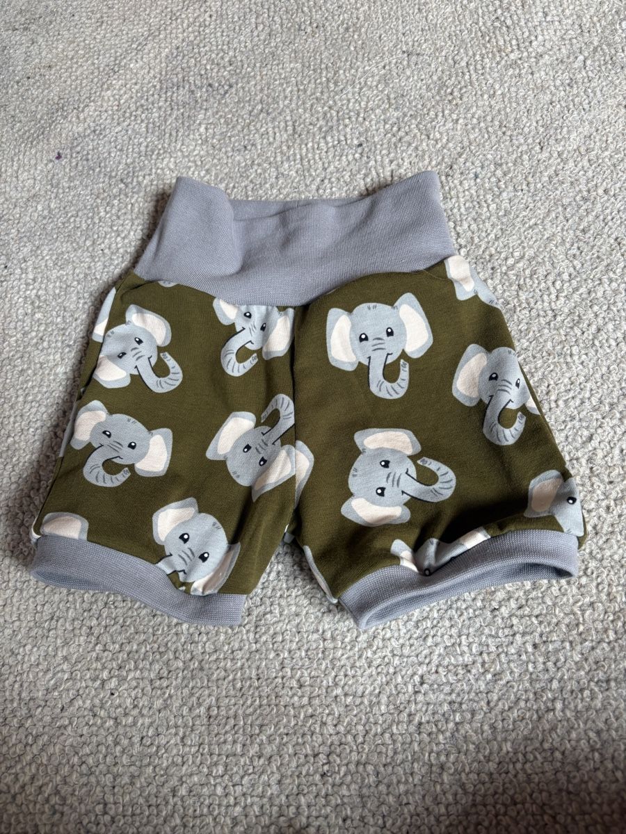 Pantaloni: Neue Handmade Pumphose kurz 74/80 – Nuovo e nell'imballaggio originale da Latterbach venduto da eselin23
