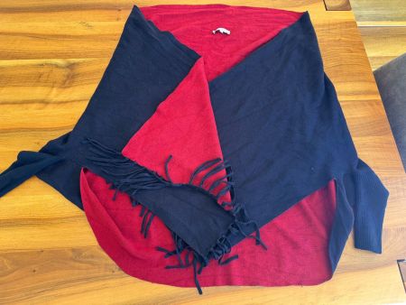 SANDRO Poncho / Cape mit Fransen rot dunkelblau TU 1Size